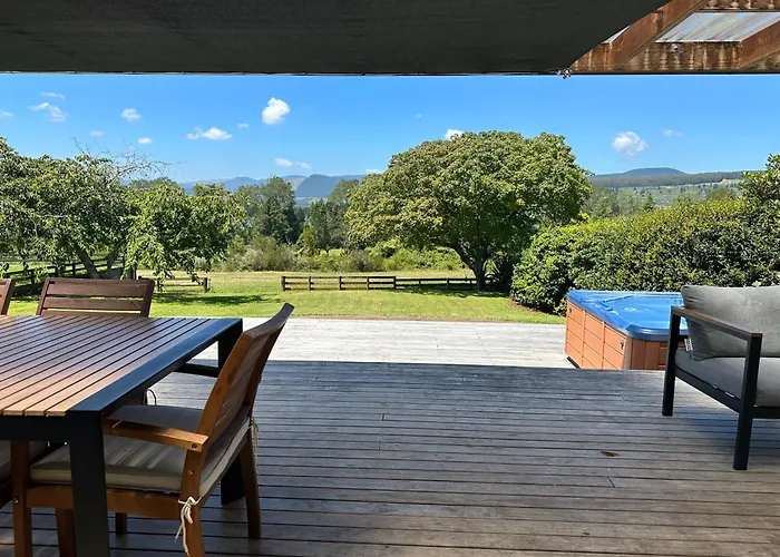 Lake Holiday Home - Spa & Views