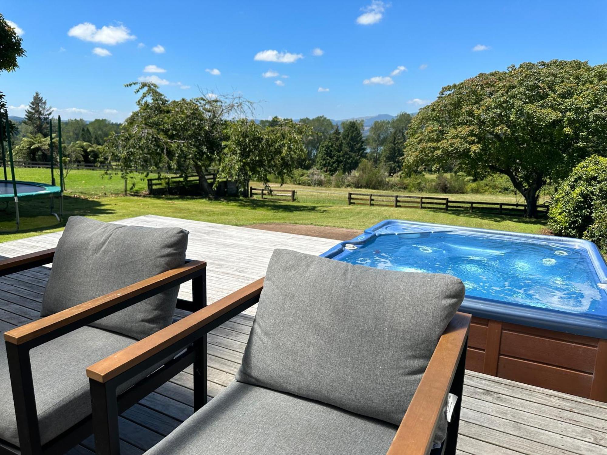 - & Views Holiday home Mangakino